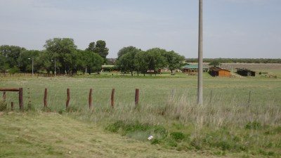 Sur la route entre Neuquen et Général Acha (La Pampa - Argentine) Sur la route entre Neuquen et Général Acha (La Pampa - Argentine)